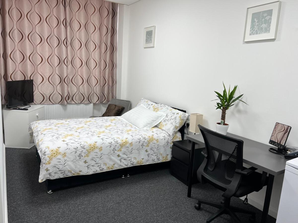 Mj - Entire Serviced For 6 Guests - Next To Tube Station Skyline View - Hotel Londra