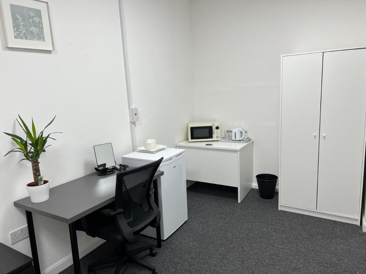 Mj - Entire Serviced For 6 Guests - Next To Tube Station Skyline View - 3* Londra